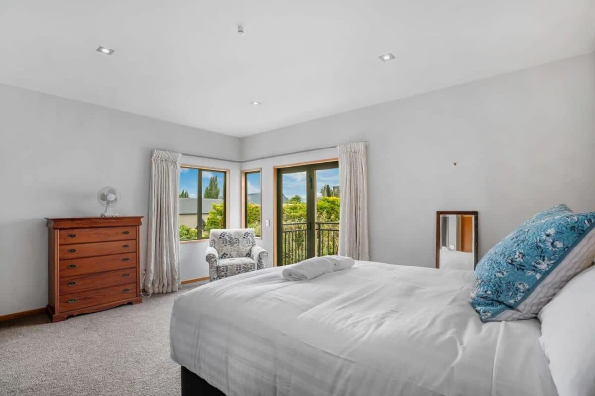 Lake View Villa Wanaka Buitenkant foto