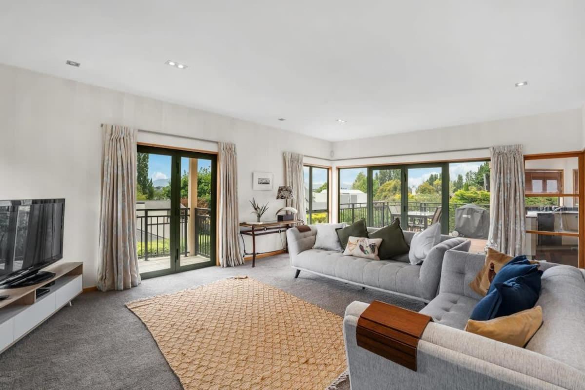 Lake View Villa Wanaka Buitenkant foto